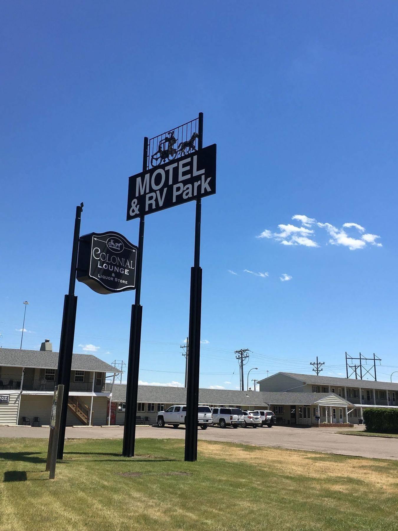 Colonial Motel And Rv Park Mandan Exterior foto