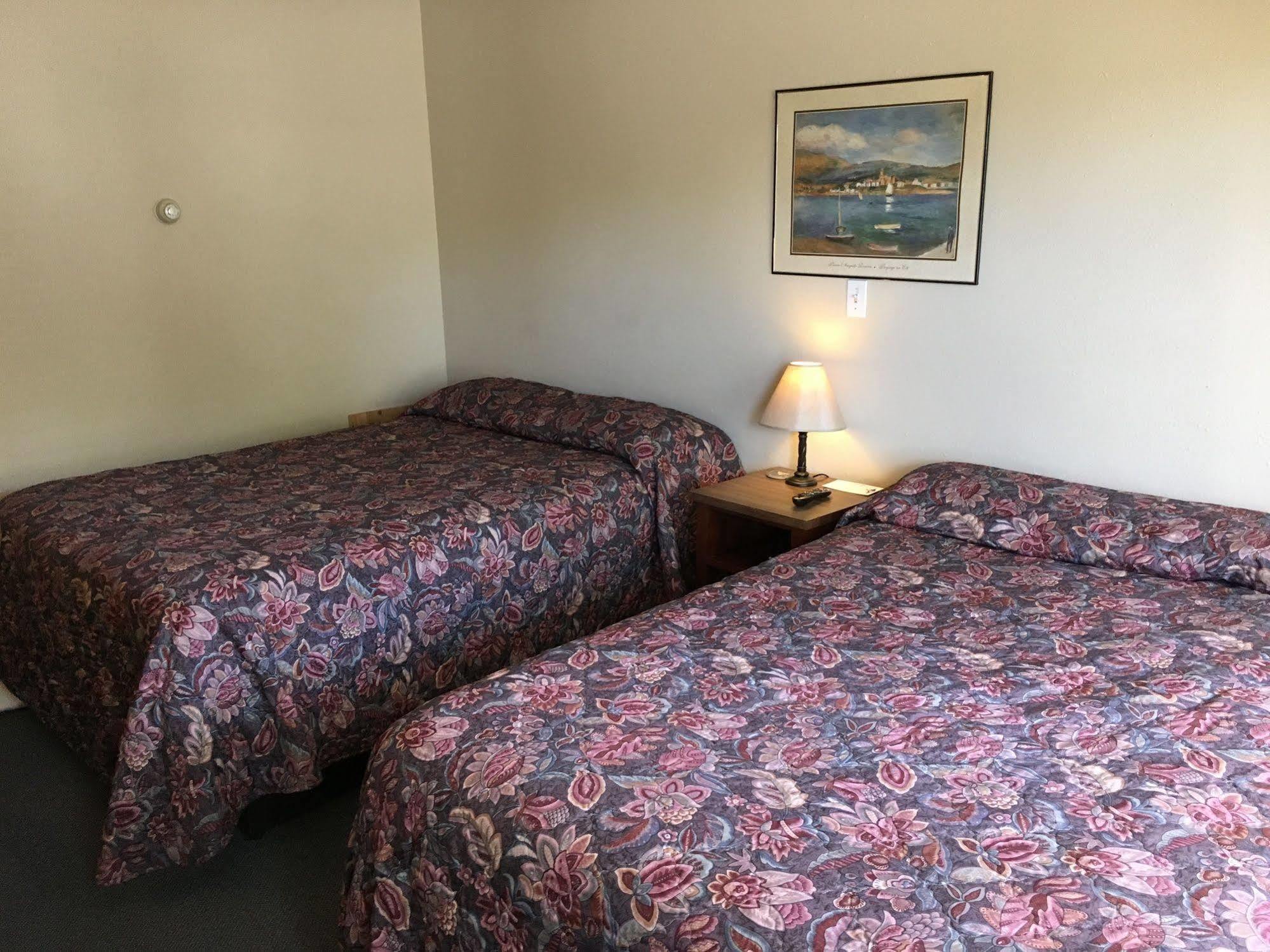 Colonial Motel And Rv Park Mandan Exterior foto
